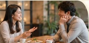食事をしながら会話する男女